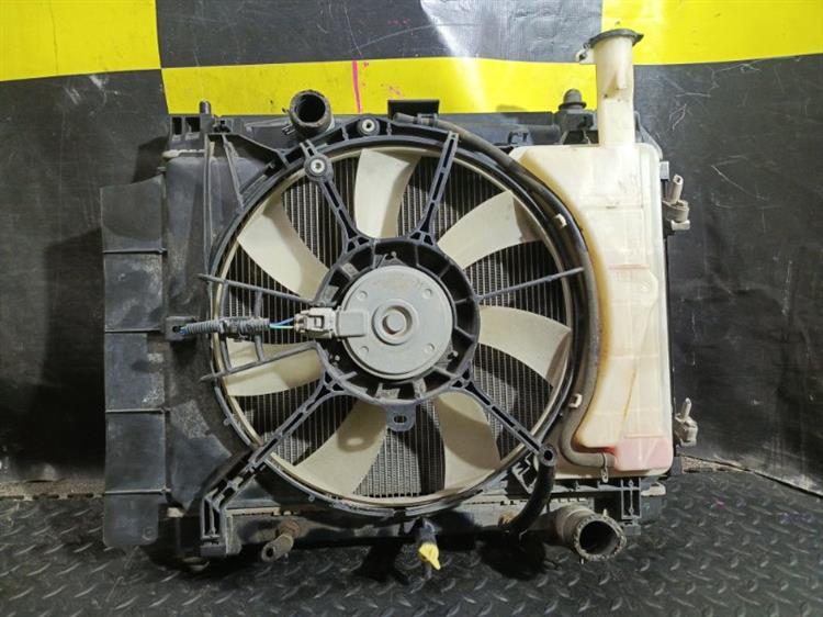 Радиатор основной Тойота Витц в Нефтеюганске 114337
