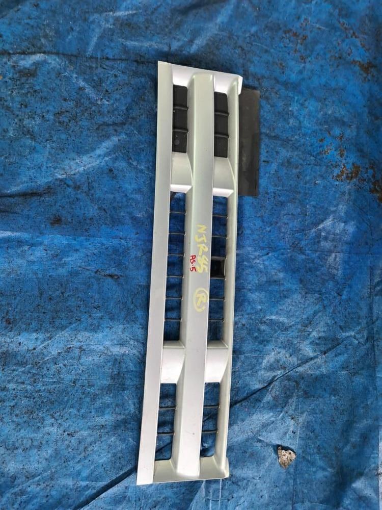 Решетка радиатора Исузу Эльф в Нефтеюганске 228299