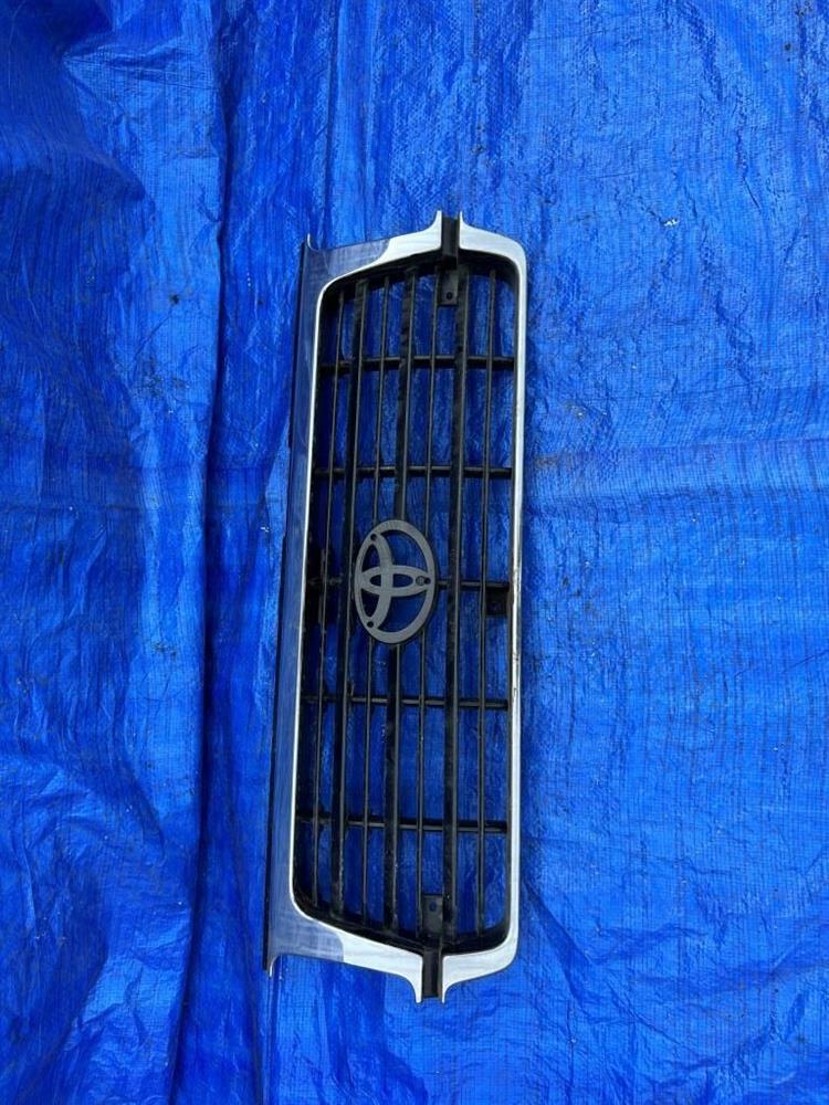 Решетка радиатора Тойота Ленд Крузер в Нефтеюганске 2401781