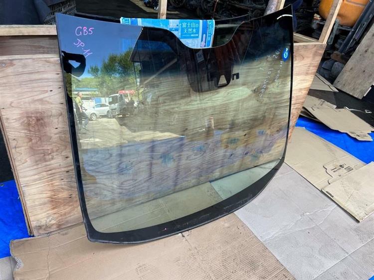 Лобовое стекло Хонда Фрид в Нефтеюганске 245685