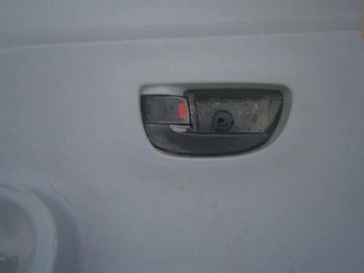Дверь Тойота Приус в Нефтеюганске 66096